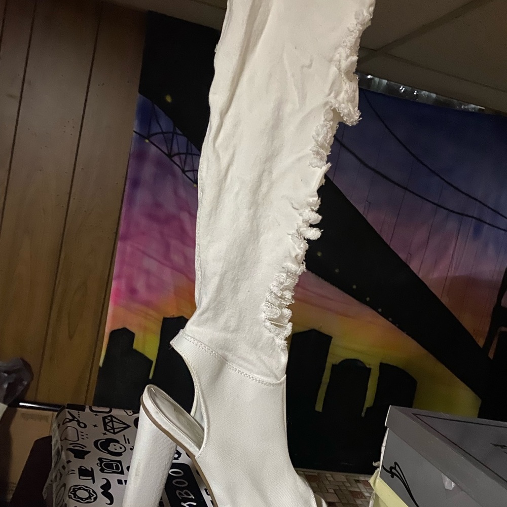 Heels - Picture 2 of 3